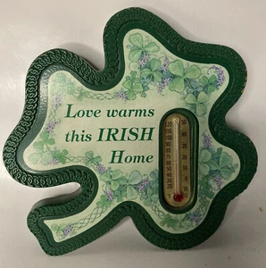 Termómetro colgante de pared “Love Warms The Irish Home” verde 5” x 6” - Imagen 1 de 3