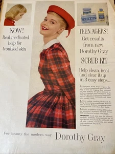 1957 Carol Lynley schön bevor sie ein Star war Modellierung in kariert Dorothy Gray - Bild 1 von 1