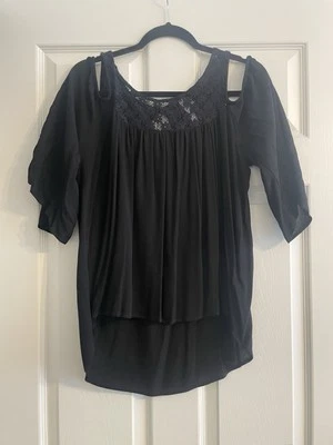 Blusa Top de encaje floral manga 3/4 negra hombro frío negra talla mediana Alya para mujer Foto 1 de 4