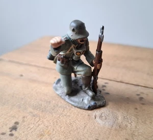 Britains WW1 1916 German Infantry NCO Crouched Advancing No.23040 - Picture 1 of 10