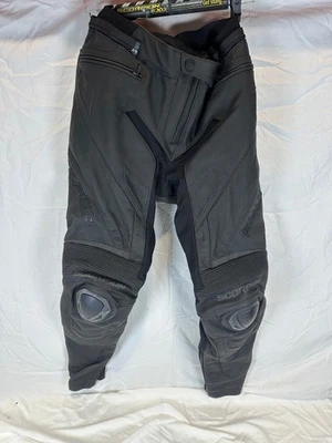 Calça de corrida Scorpion preta média  - Imagem 1 de 2