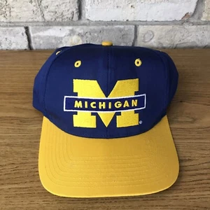 Gorra de colección Michigan Wolverines Twins Enterprise Snapback logotipo liso amarilla  - Imagen 1 de 9
