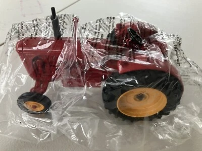 Ertl 1992 National Farm Show 1/16 Scale Massey-Harris 55 Western Diesel Tractor - Image 1 of 4