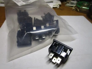 TRILIGHT 413019 ELECTRICAL CONNECTOR FOR DL40 DOCK LOADING LIGHT QTY 9 - Picture 1 of 4