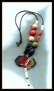 VINTAGE ANTIQUE FRENCH AMAZINGLY COLOURFUL & DIFFERENT FLOWER NECKLACE. - Picture 1 of 2