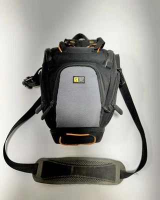 Case Logic SLR Zoom Camera Holster Bag Slrc1z Black/Gray. 5 Pockets. - Image 1 of 2