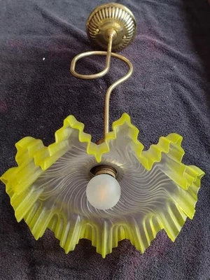 Candelabro antigo luminária, 1900s +, 2 cores soprado à mão redemoinho sombra fosco. - Imagem 1 de 4