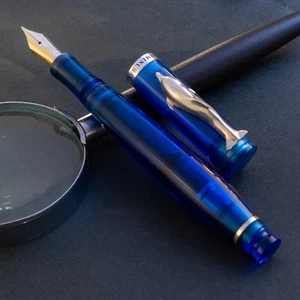 Pluma Estilográfica Edición Limitada Lominchay Riviera Dolphin Demostrator 18K M Plumín - Imagen 1 de 11