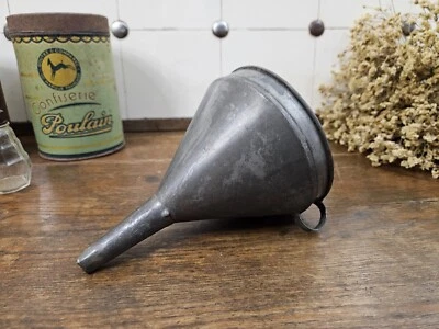 Ancien Entonnoir métallique - Photo 1/4