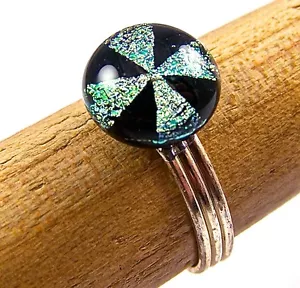 Ring Adjustable Dichroic Glass Gold Yellow Black Cross Pinwheel Pattern 8mm - Picture 1 of 4