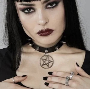 2 Stück Gothic Punk Halsband O Ring Spike Nieten Nieten Lederhalsband Halskette Set - Bild 1 von 3