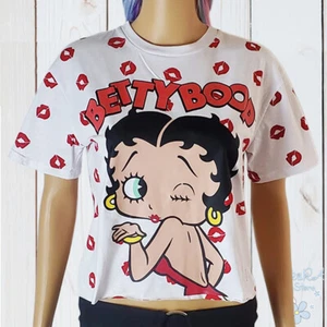 NWT BETTY BOOP RETRO KISSES WOMEN'S CREW NECK SHORT SLEEVE T-SHIRT SIZE S M L XL - Picture 1 of 6