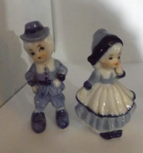 Par de cerámica holandesa vintage niño/niña en azul y blanco (4" de altura) - Imagen 1 de 8