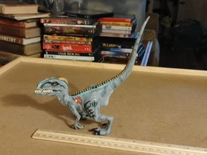 Modellino dinosauro giocattolo Jurassic Park Velociraptor Re-Ak A-Tak 2001 Hasbro - Foto 1 di 4