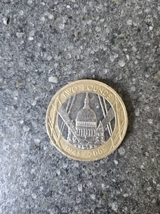 Rare 2 Pound Coin St Paul's Cathedral Commerative item Royal Mint 1945-2005 - Picture 1 of 4
