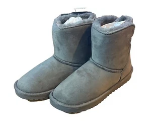 Women Winter Mini Boot Size 5 Gray New Lined With Bow. Boots. Cold. Winter - Picture 1 of 4
