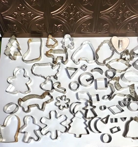Juego de 60 manualidades cortadores de galletas de metal Wilton vintage de diferentes formas navideñas - Imagen 1 de 4