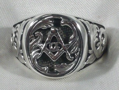 MASONIC RING IN 925 SOLID STERLING SILVER SQUARE AND COMPASS - Image 1 of 2