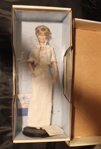 The Franklin Mint Prinzessin Diana von Wales Porzellan Portrait Puppe gebraucht kostenloser Versand - Bild 1 von 14