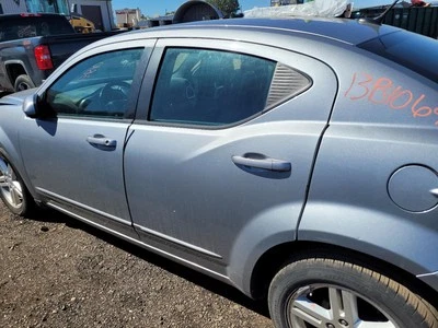 Conjunto de puerta trasera izquierda usado lado trasero se adapta a: Dodge Avenger 2013 eléctrico trasero Le Foto 1 de 4