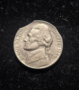 1946 Jefferson Nickel Error Double Clipped Planchet (Z-1031) - Picture 1 of 3