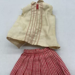 Barbie SKIPPER #1921 Schulmädchen rot-weiß Hahnentritt Rock, ärmelloses Shirt - Bild 1 von 9