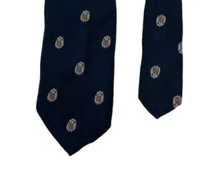 Corbata Botany 500 58"X3" azul marino con escudos rojos/blancos poliéster de colección - Imagen 1 de 7