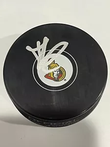 Disco de Hockey Brady Tkachuk Autografiado Firmado por los Senadores de Ottawa a - Imagen 1 de 1
