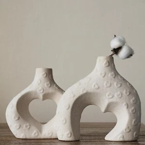 Heart Shaped Hollow Ceramic Vase Set of 2, Nordic Modern Minimalist Boho ins Des - Picture 1 of 5