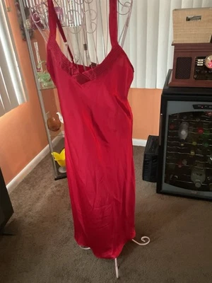 Jones Of New York Polyester Floor Length  L Gown And Matching M Robe  - Image 1 of 4