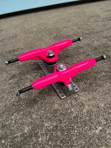 New GullWing Super Pro III 3 Skateboard Trucks Neon Pink Gull Wing - Picture 1 of 16
