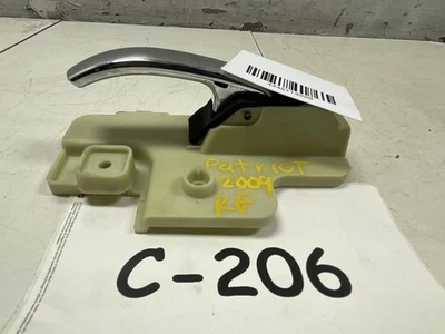 2009 JEEP PATRIOT FRONT RIGHT PASSENGER SIDE INTERIOR DOOR HANDLE OEM  - Image 1 of 4