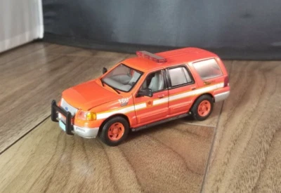 2005 FORD EXPEDITION BOSTON FIRE DEPARTMENT - 1/43 GEARBOX - Image 1 of 4