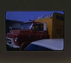 Camión comercial GMC V-8 rojo Kodachrome vintage 35 mm color diapositiva años 50 1960 - Imagen 1 de 4