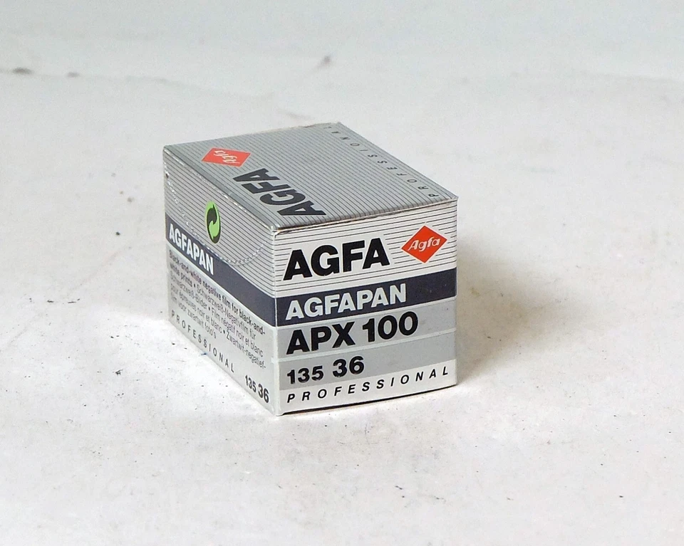 Película Agfa Agfapan Professional APX 25 35 mm 36exp NUEVA película caducada en blanco y negro Foto 1 de 1