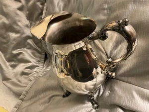 Jarra Sheridan vintage plateada con patas con protector de hielo - Imagen 1 de 4