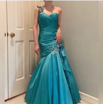 Hermoso! Vestido Bordado Sirena Verde Azulado - Excelente Estado Foto 1 de 4