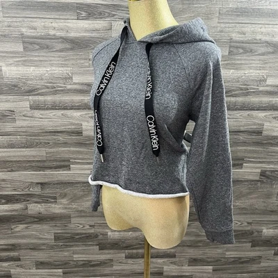 Moletom com capuz Calvin Klein cropped feminino tamanho pequeno treino desempenho academia - Imagem 1 de 4