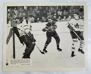 1960'S JOHNNY BOWER HOCKEY PHOTO LEAFS VS CANADIENS PROMO MAIL IN NHL PREMIUM - Picture 1 of 12