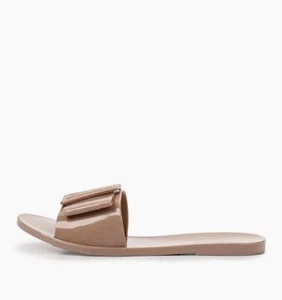 NWT Olivia Miller Women’s Jelly Bow Buckle Slide Flat Sandals Tan Size 7 - Picture 1 of 4