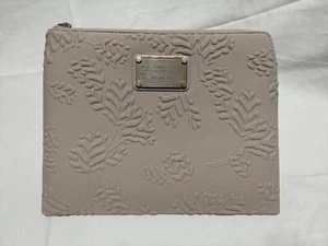 Marc By Marc Jacobs Mareika Deboss Neoprene Tablet Case Light grey/tan, 8"x10.5" - Picture 1 of 5