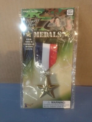 MEDALLA HÉROE MILITAR Estrella Dorada Tela Cinta Rayas EE. UU. Prendedor de Guerra Premio General Juguete Foto 1 de 2