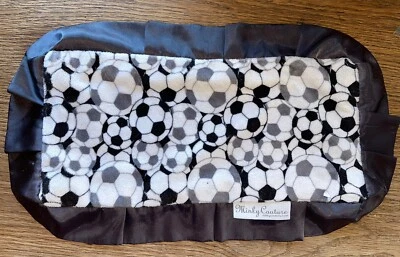 Manta de seguridad de fútbol Minky Couture para bebé acogedora satinada Foto 1 de 4