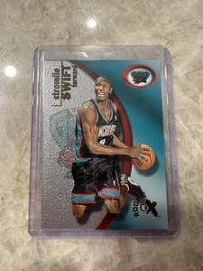 Stromile Swift 2000-01 Fleer E-X Rookie Card RC #105 /1000 Vancouver Grizzlies - Bild 1 von 4