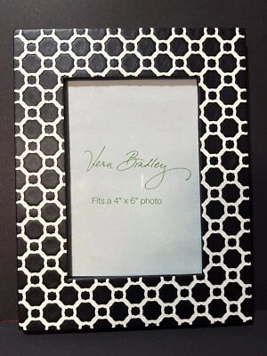 ¡Nuevo! Marco cortado por láser VERA BRADLEY ¡Se adapta a imágenes de 4 X 6 en geométrico de medianoche! Foto 1 de 2