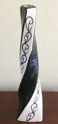 Jarrón de cerámica hecho a mano en blanco y negro con estampado de remolino para decoración de oficina en el hogar H-12" Foto 1 de 3