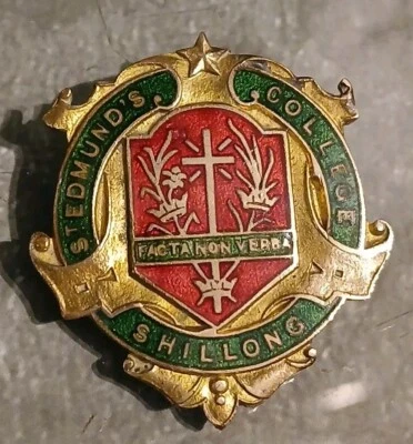 Scarce Vintage St Edmund's College Shillong India Est. 1924 Enamel Pin Badge - Image 1 of 4