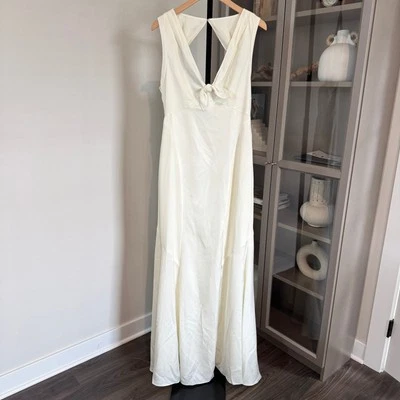 Maxi Vestido Diane Von Furstenberg Kimmy NUEVO Marfil Crepé Cuello en V Lazo Nuevo con Etiquetas 12 Foto 1 de 4