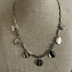Vintage 70s retro hammered bar link disk charm necklace in silver tone - Picture 1 of 4
