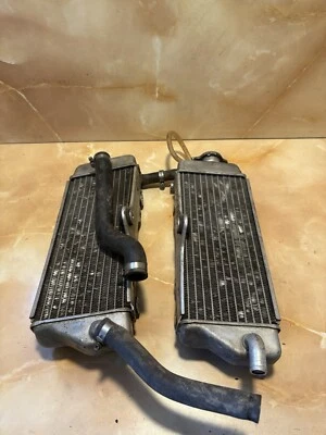 Juego de radiadores izquierdo/derecho Yamaha YZ450F 2003-2005 OEM 5TA-12461-00-00 Foto 1 de 4